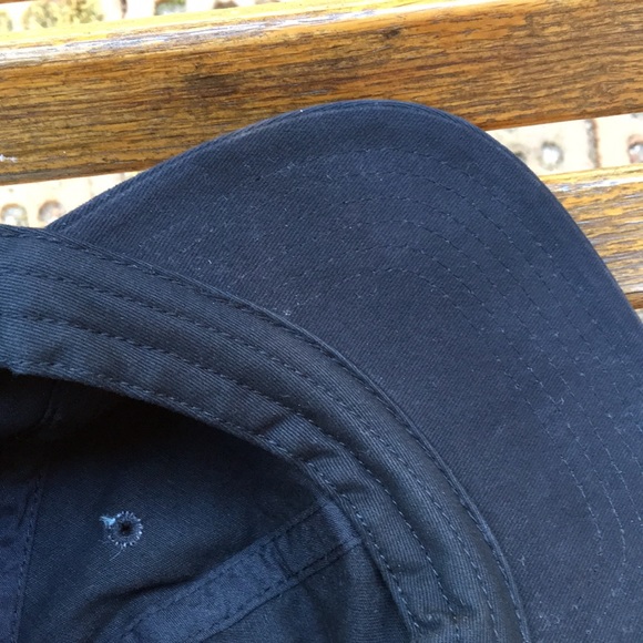 Dab hat full black 6 panel style cap with adjustable back strap and buckle - Picture 13 of 16